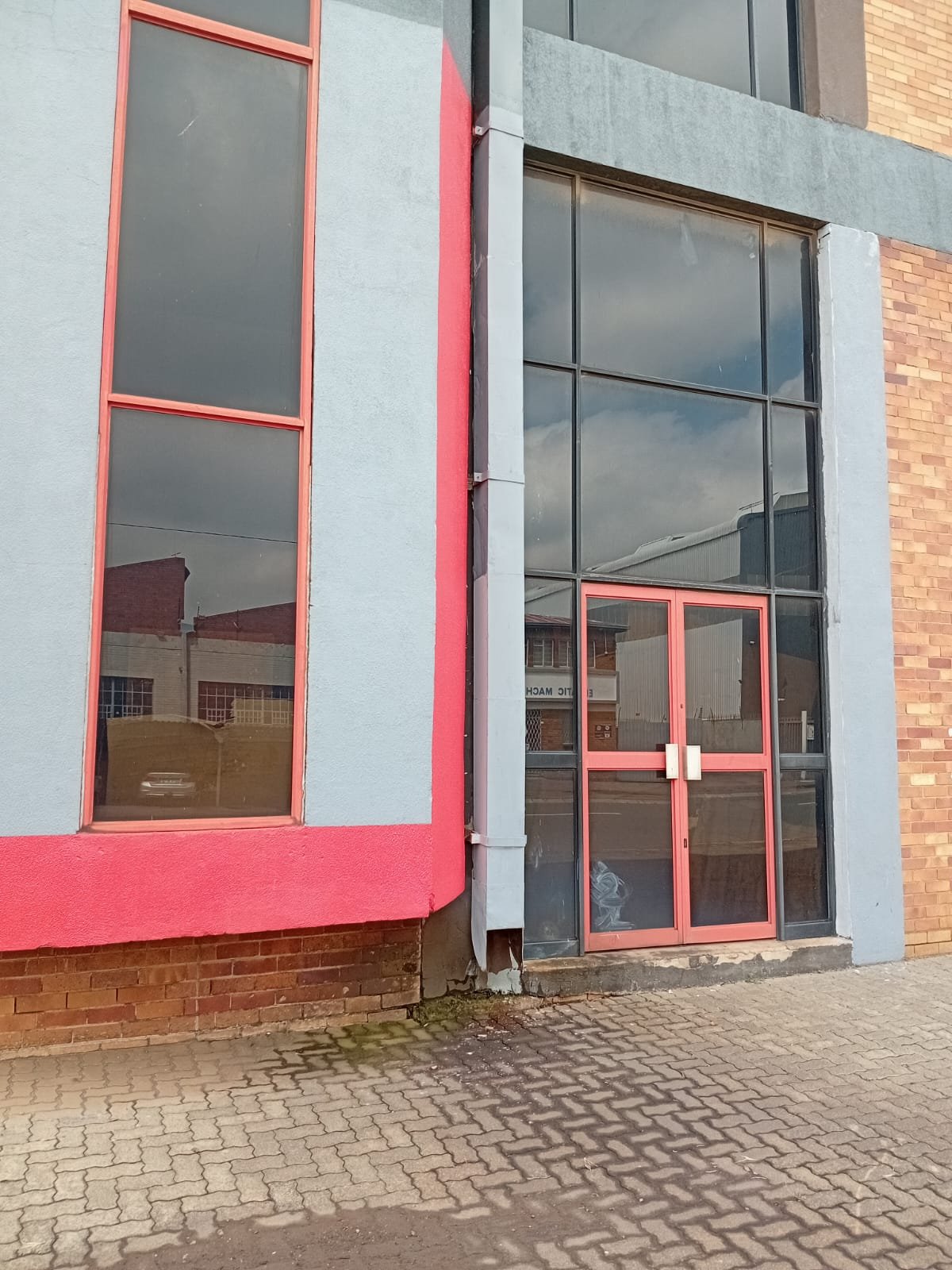 A9 – 1,527M² 2nd Floor Factory, Workshop, Distribution Space to Let